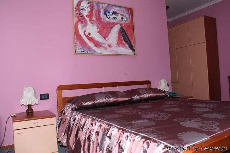 Art Hotel Nirvana 地拉那 客房 照片